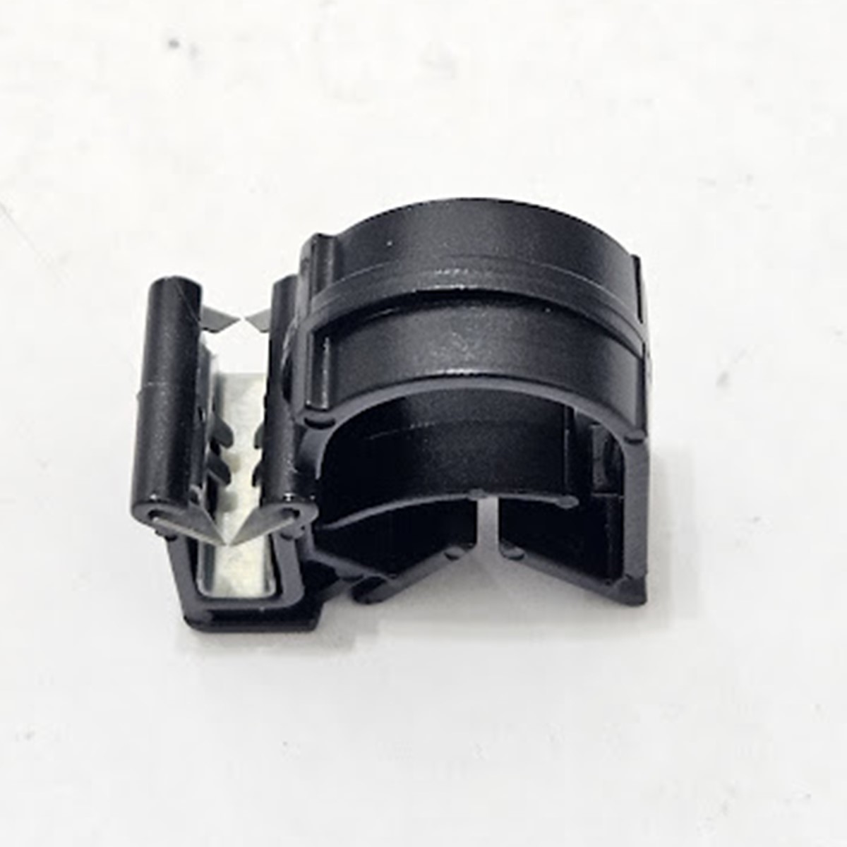 Presilha Plastica Fixação Mangueira do Hidrovacuo Renault Twingo - 7703079353 - Imagem 4